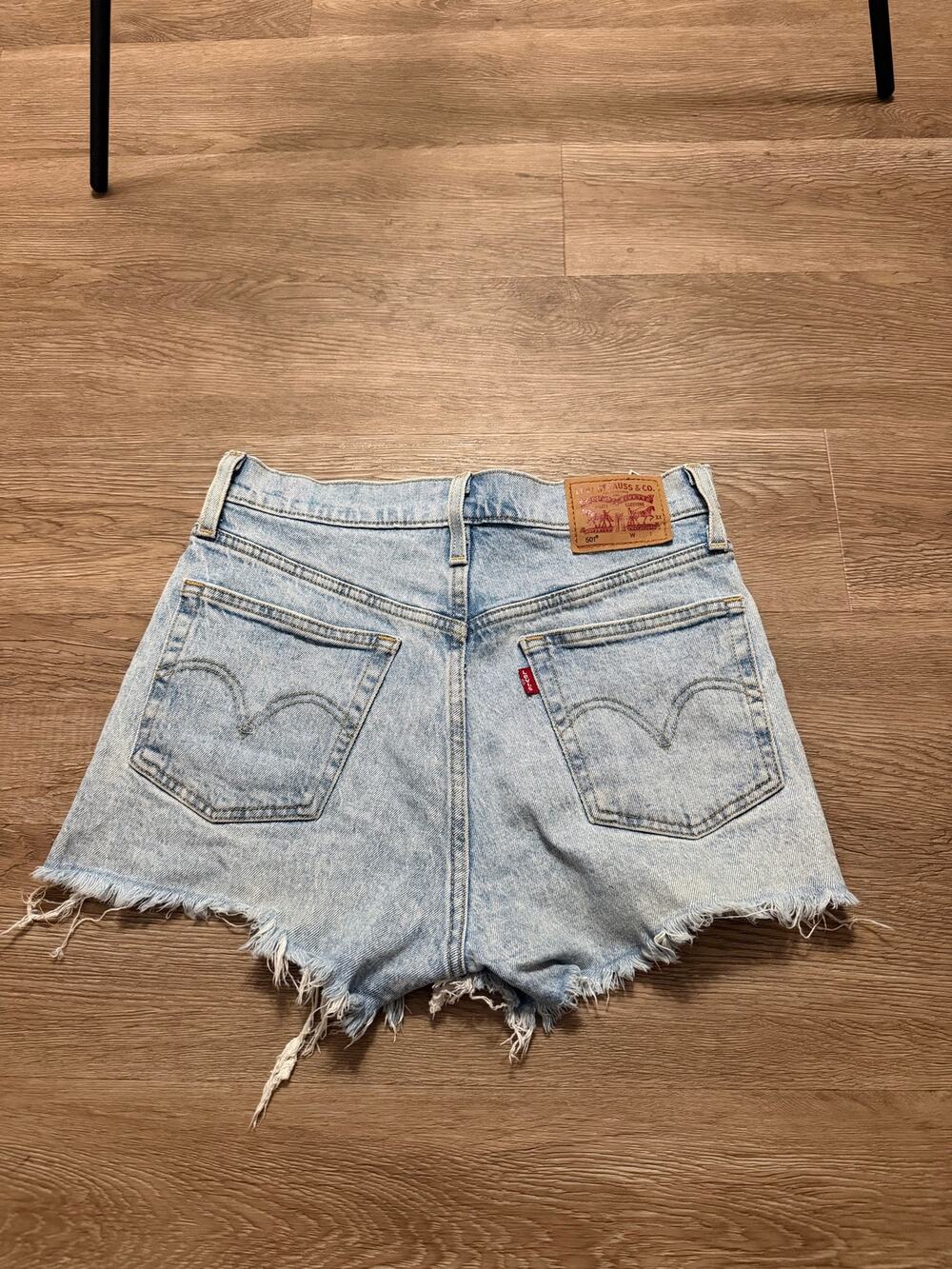 Vintage Y2K Levi's 501 Cut Off Distressed Denim Shorts Light Wash Women's W27